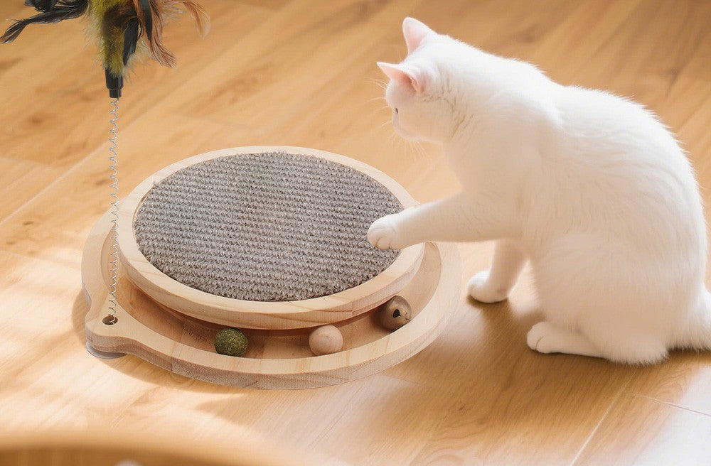 Jouet interactif avec griffoir et plumes en bois pour chat