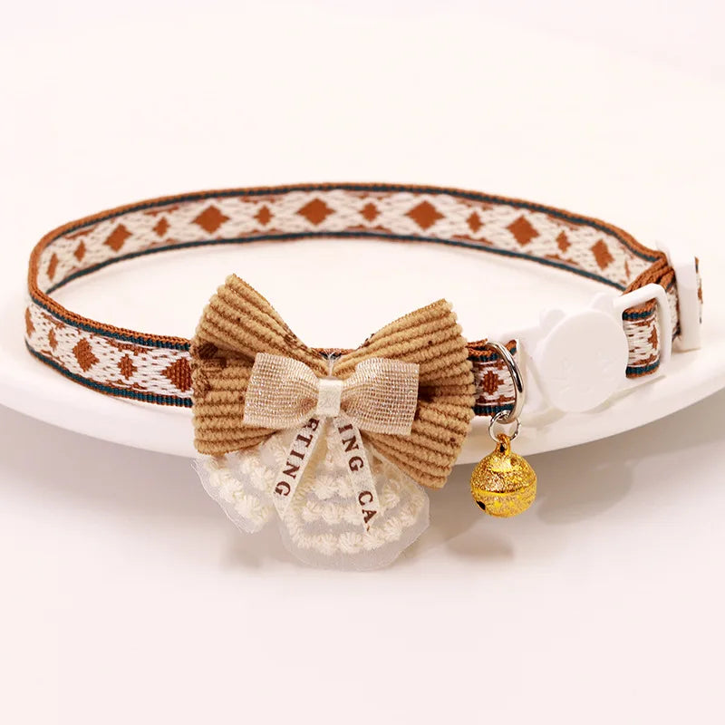 Collier Chat Nœud Papillon Dentelle & Clochette