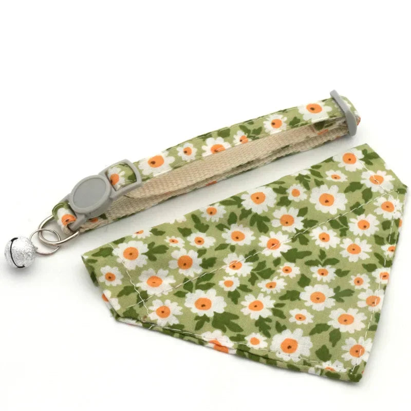 Collier Fleur Réglable avec Clochette pour Petit Chien et Chat