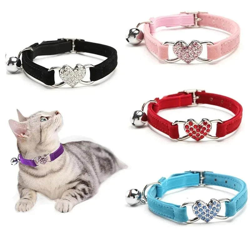 Collier velours cœur strass avec cloche
