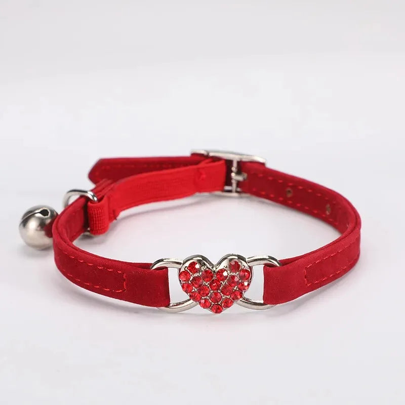 Collier velours cœur strass avec cloche