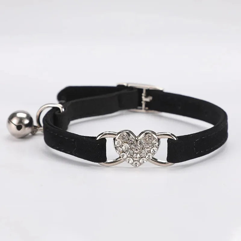 Collier velours cœur strass avec cloche