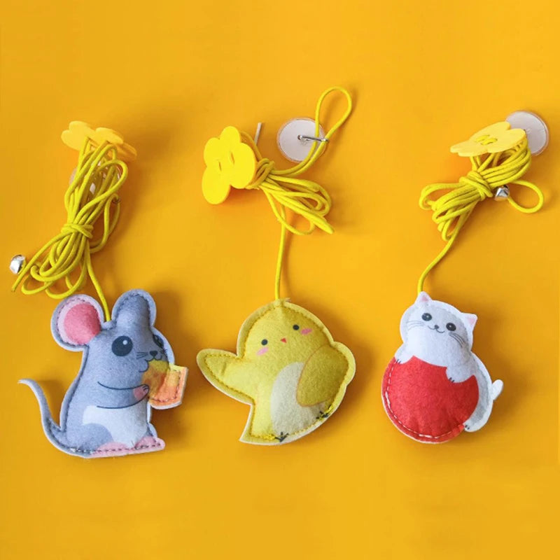 Jouet interactif suspendu pour chat