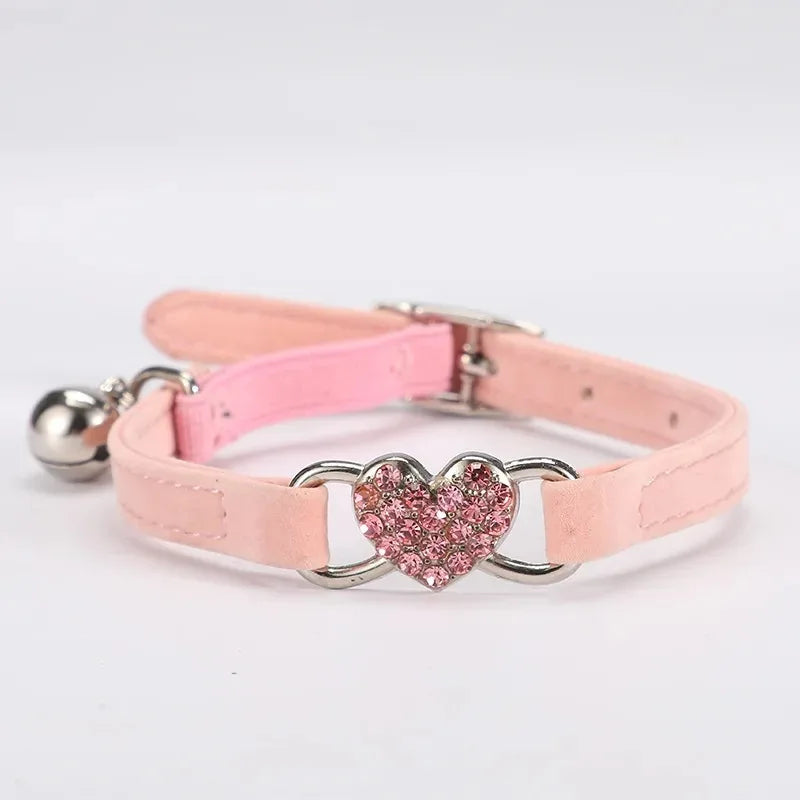 Collier velours cœur strass avec cloche