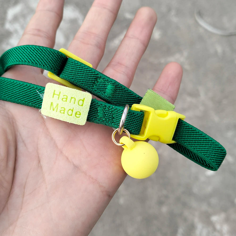 Collier élastique pour chat et petit chien avec cloche amovible