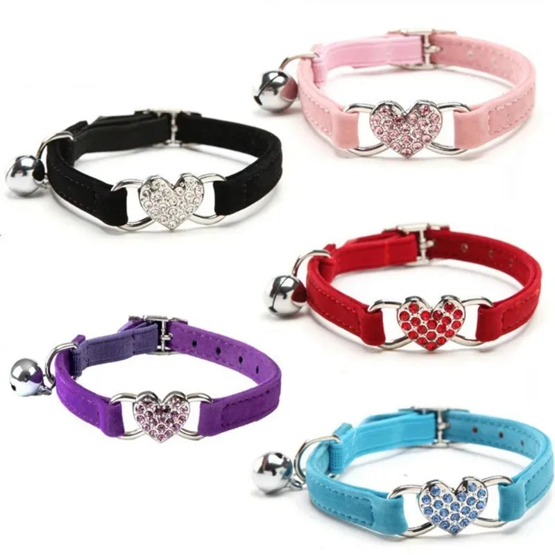 Collier velours cœur strass avec cloche