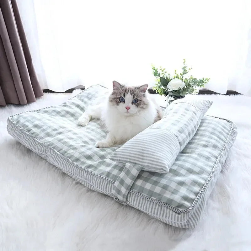 Coussin matelassé à carreaux avec oreiller pour chien et chat