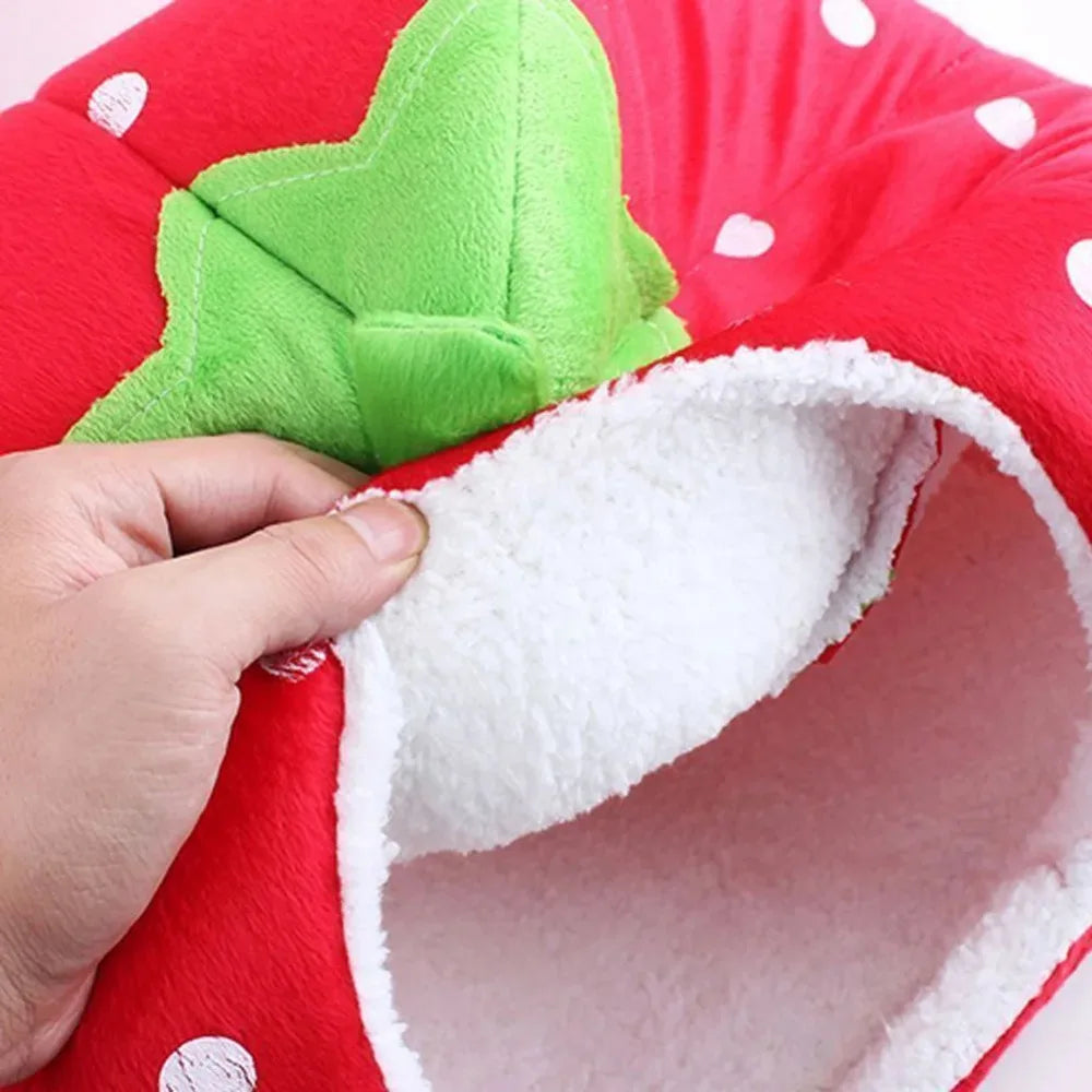Maison d’intérieur en peluche forme fraise ou léopard